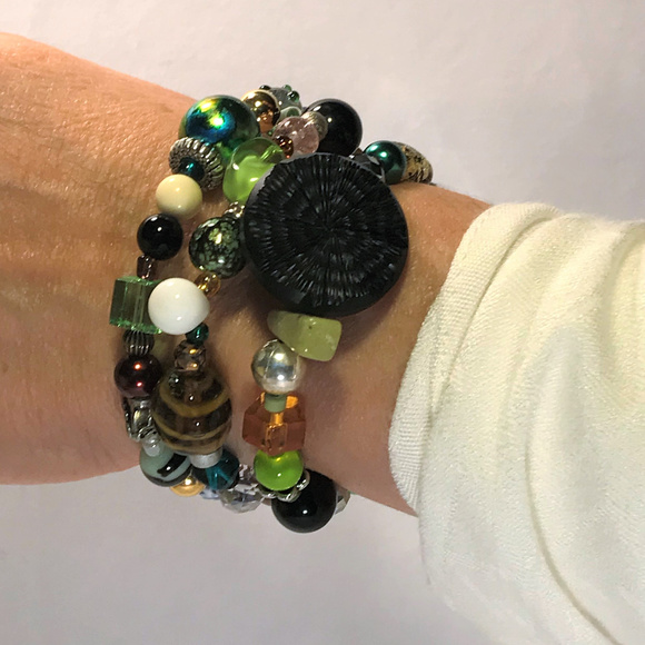 Mona's Collection Jewelry - NEW! Original Design Bracelet. (Item NB03)